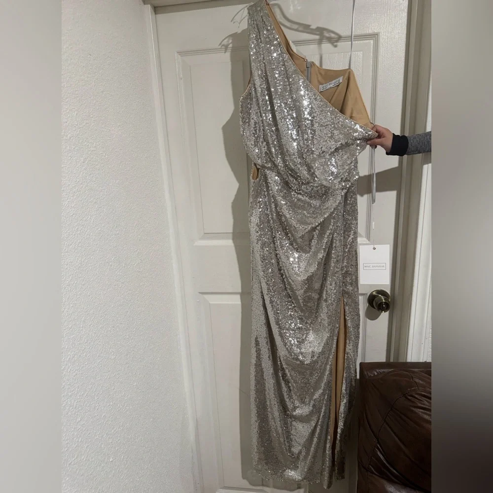 Mac Duggal Silver Sequin One Shoulder Gown size 14 - Picture 3 of 5